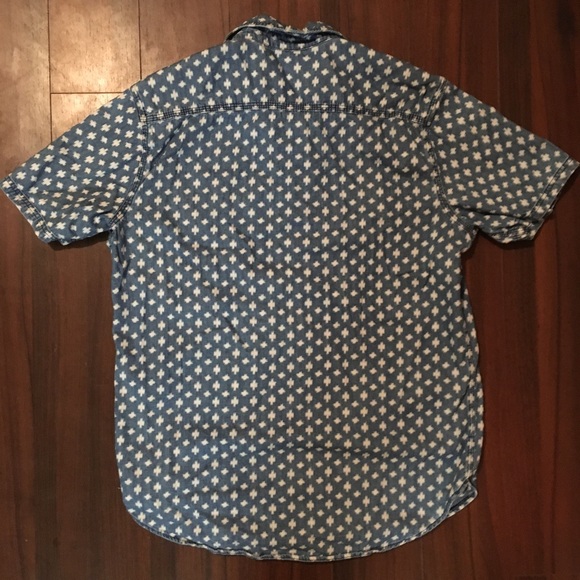 GAP men’s button up tee - Picture 2 of 3